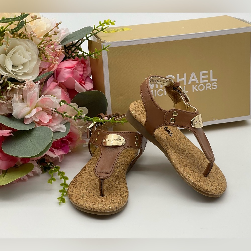 Michael Kors Girl’s Gold Tone Logo Plate Thong Sandals - Picture 2 of 12